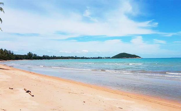 Stunning Beachfront Land Plot for Sale on Lipa Noi Bay
