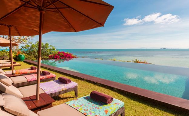 Prestigious 7 Bed Beachfront Luxury Villa in Laem Set