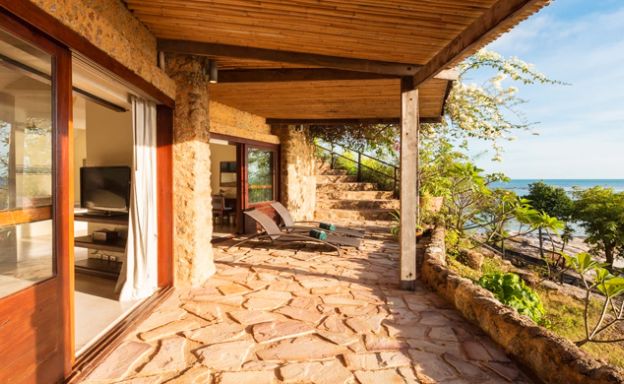 Prestigious 7 Bed Beachfront Luxury Villa in Laem Set