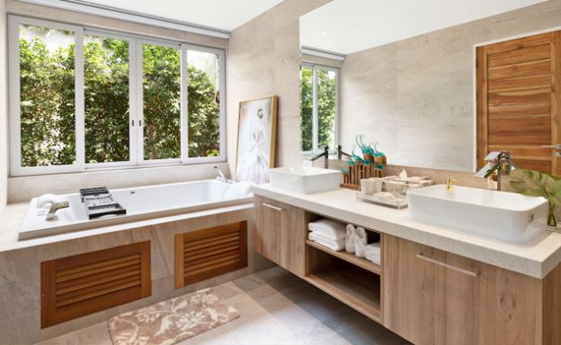 Ultra-Luxury Beachfront 4 Bed Villa on Plai Laem Bay