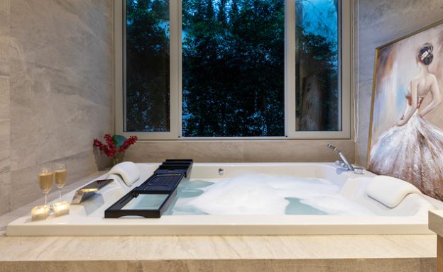 Ultra-Luxury Beachfront 4 Bed Villa on Plai Laem Bay