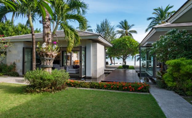 beachfront-villa-for-sale-koh-samui-8-bed-villa-lipa-noi