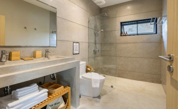 Modern 4 Bed Pool Villa 500m to Chaweng Noi Beach