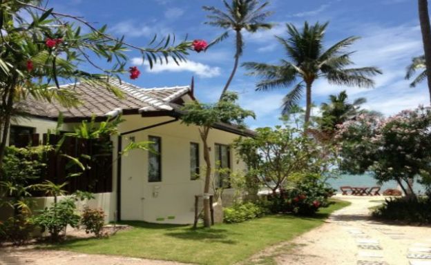 Charming Contemporary Beach House in Plai Laem