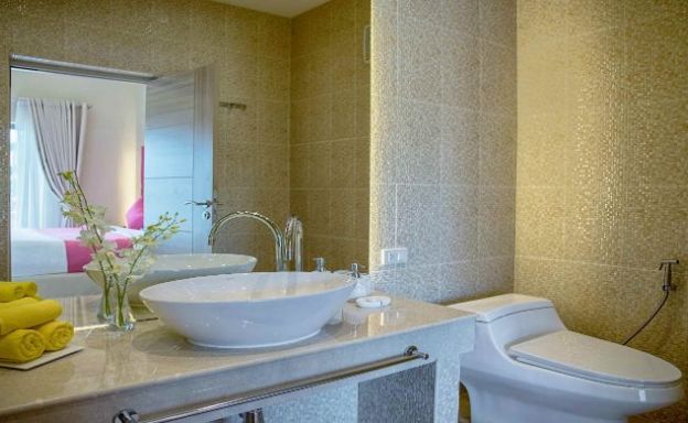 New 3 Bedroom Modern Beachside Pool Villa in Ban Tai