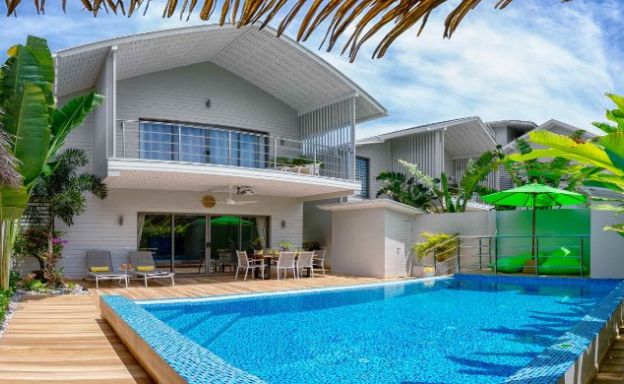 New 3 Bedroom Modern Beachside Pool Villa in Ban Tai