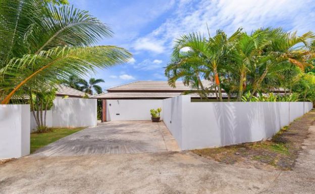 Modern 3 Bed Tropical  Villa in Choeng Mon