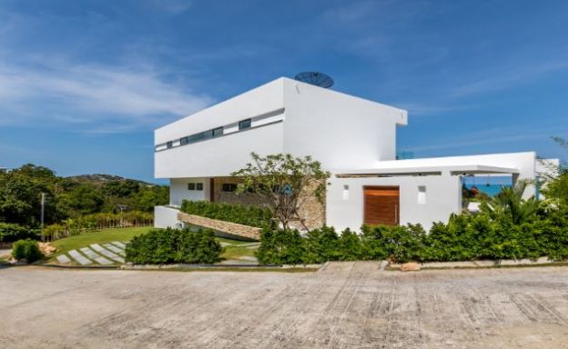 Contemporary 5 Bedroom Sea View Villa in Choeng Mon