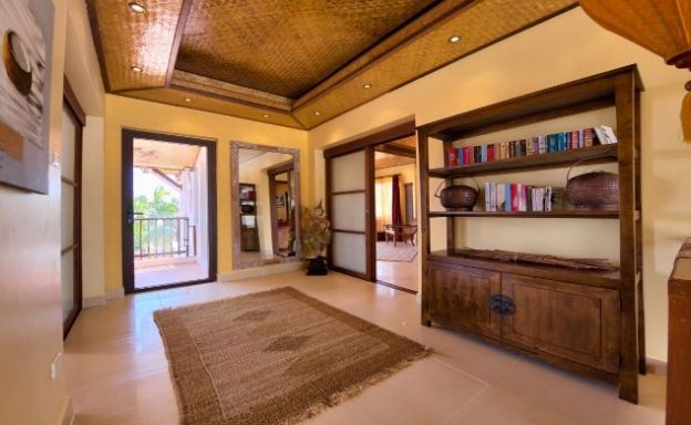 Modern Beachside 3 Bed Sea View Villa in Hua Thanon