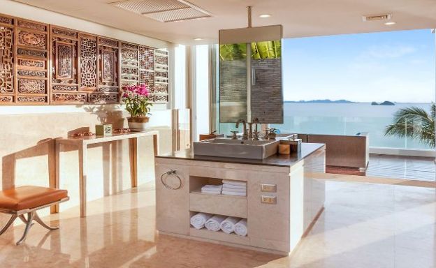 Exquisite 4 Bed Luxury Beachfront Villa in Taling Ngam