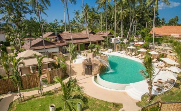 Luxury Beach Resort with Pool Villas in Maenam