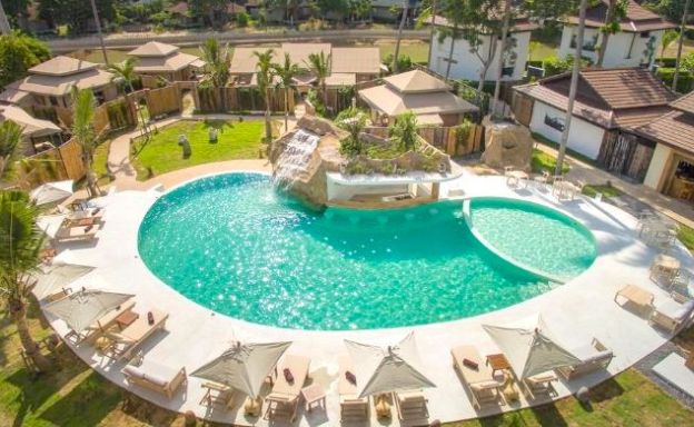 Luxury Beach Resort with Pool Villas in Maenam