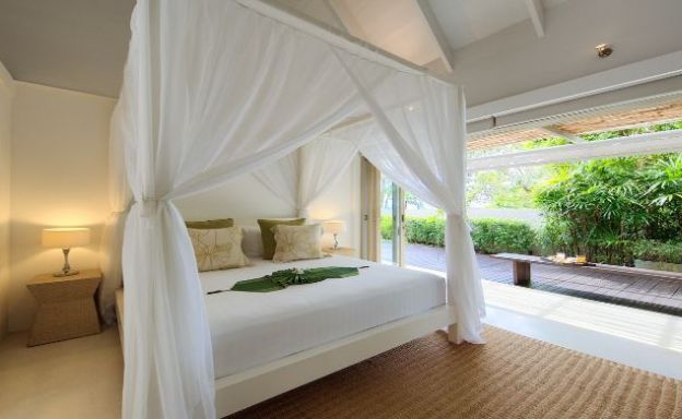 Contemporary 3 Bed Beachside Villa on Taling Ngam