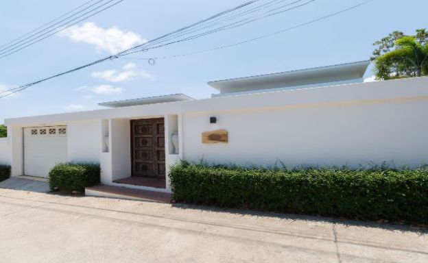 Stylish 3 Bed Modern Design Pool Villa in Bangrak