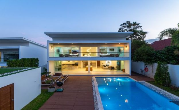 Stylish 3 Bed Modern Design Pool Villa in Bangrak
