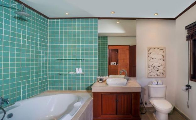 Luxury 5 Bedroom Beachside Pool Villa in Hua Thanon