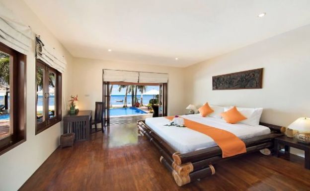 Tropical Beachfront 4 Bedroom Pool Villa in Laem Sor