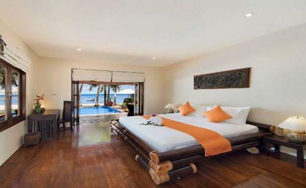 Tropical Beachfront 4 Bedroom Pool Villa in Laem Sor