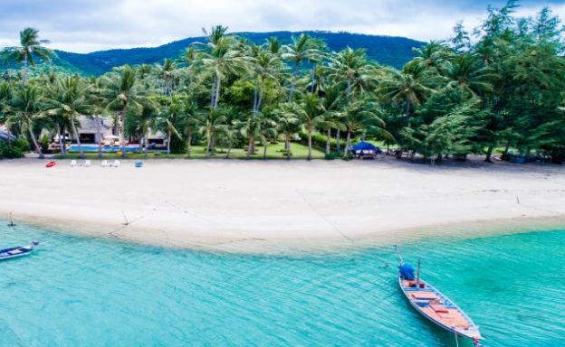 Tropical Beachfront 4 Bedroom Pool Villa in Laem Sor