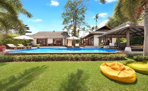 Tropical Beachfront 4 Bedroom Pool Villa in Laem Sor