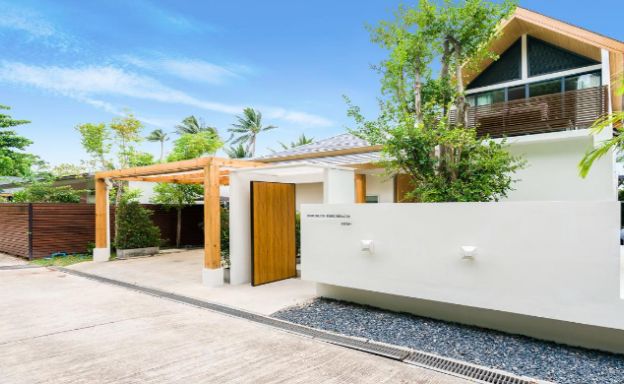 Contemporary 5 Bedroom Beachfront Villa in Bang Por