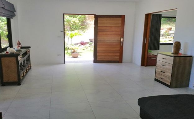 Modern 3 Bedroom Pool Villa for Sale in Maenam