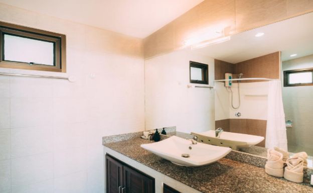 Modern 3 Bed Sea-view Villa + 1 Apartment in Lamai