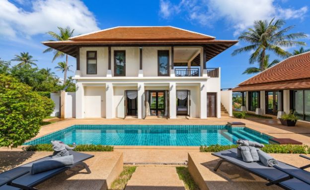 Beachside 4 Bed Tropical Garden Villa in Bangrak