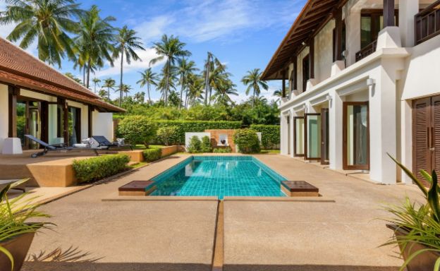 Beachside 4 Bed Tropical Garden Villa in Bangrak