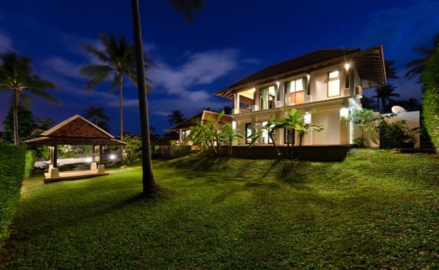 Beachside 4 Bed Tropical Garden Villa in Bangrak