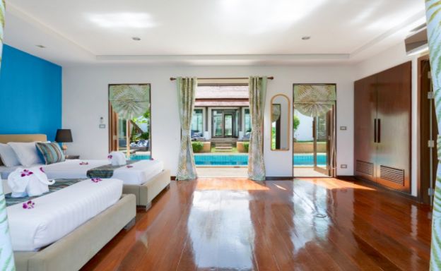 Beachside 4 Bed Tropical Garden Villa in Bangrak