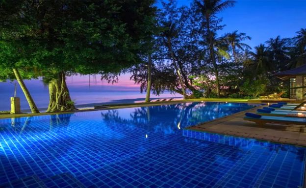 Luxury 6 Bedroom Beachfront Pool Villa in Lipa Noi
