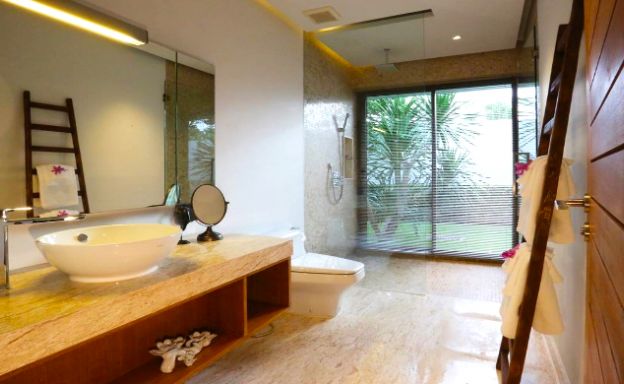 Tropical 3 Bedroom Balinese Pool Villa in Layan
