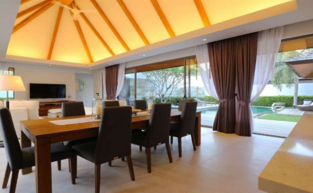 Tropical 3 Bedroom Balinese Pool Villa in Layan