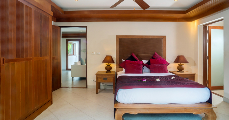 Tropical 4 Bedroom Beachside Villa in Hua Thanon-11