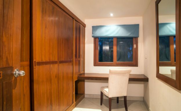 Tropical 4 Bedroom Beachside Villa in Hua Thanon