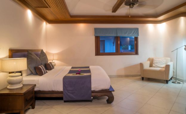 Tropical 4 Bedroom Beachside Villa in Hua Thanon