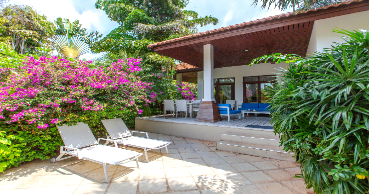 Tropical 3 Bed Villa with Large Garden in Plai Laem-5