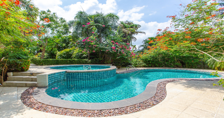 Tropical 3 Bed Villa with Large Garden in Plai Laem-2
