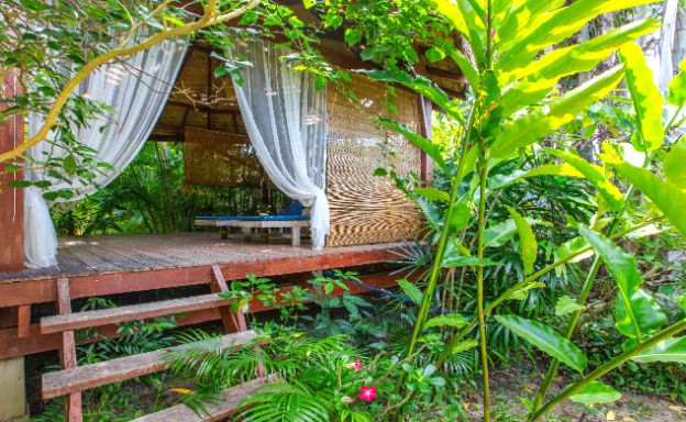 Tropical 3 Bed Villa with Large Garden in Plai Laem