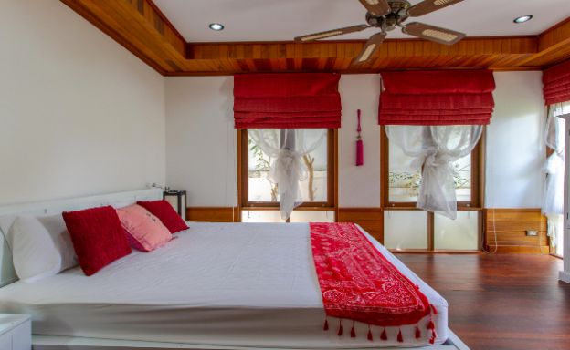 Tropical 3 Bed Villa with Large Garden in Plai Laem