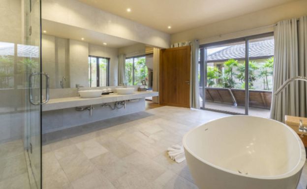 Elegant 5 Bedroom Beachfront Villa in Thong Krut