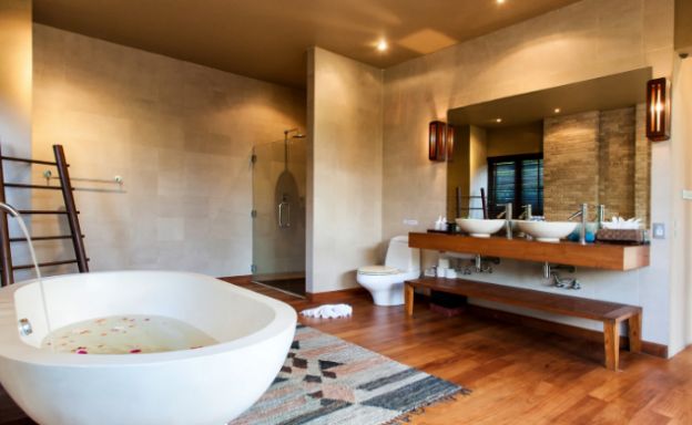 Elegant 5 Bedroom Beachfront Villa in Thong Krut