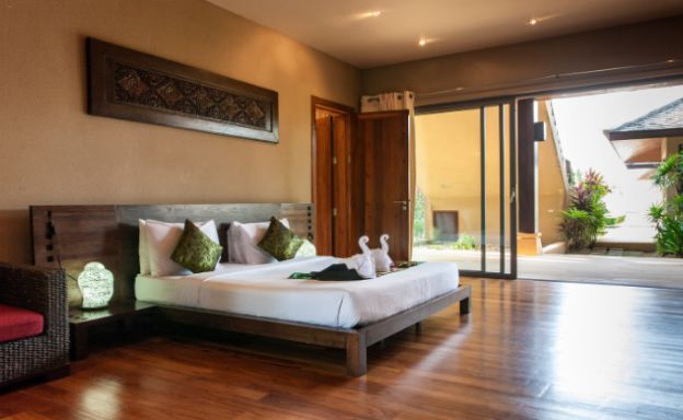Elegant 5 Bedroom Beachfront Villa in Thong Krut