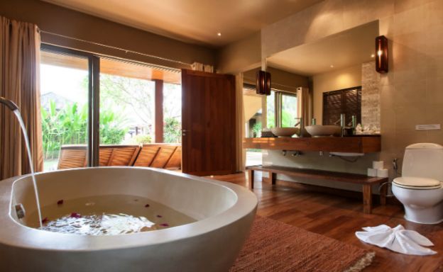 Elegant 5 Bedroom Beachfront Villa in Thong Krut