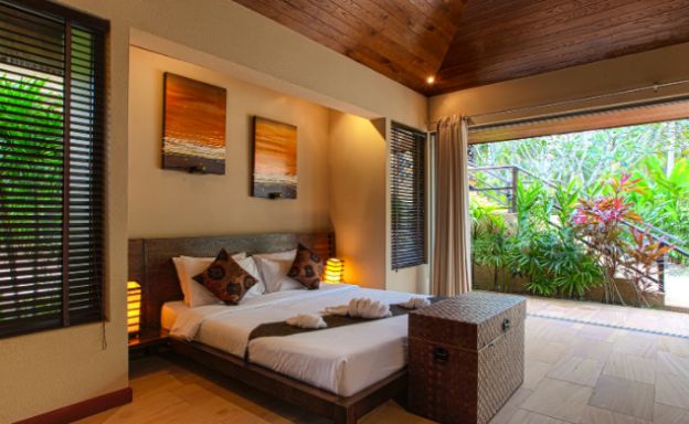 Elegant 5 Bedroom Beachfront Villa in Thong Krut