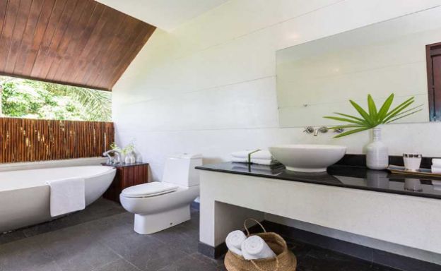 Expansive 6 Bedroom Sea View Villa in Maenam