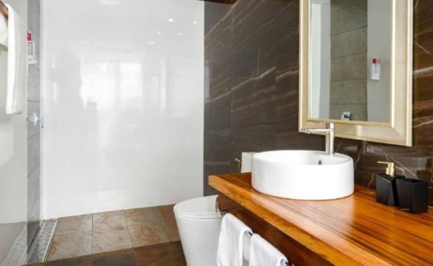 Sleek Modern 3 Bed Beachfront Villa for Sale in Lipa Noi