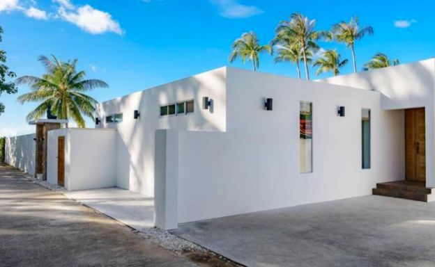 Sleek Modern 3 Bed Beachfront Villa for Sale in Lipa Noi