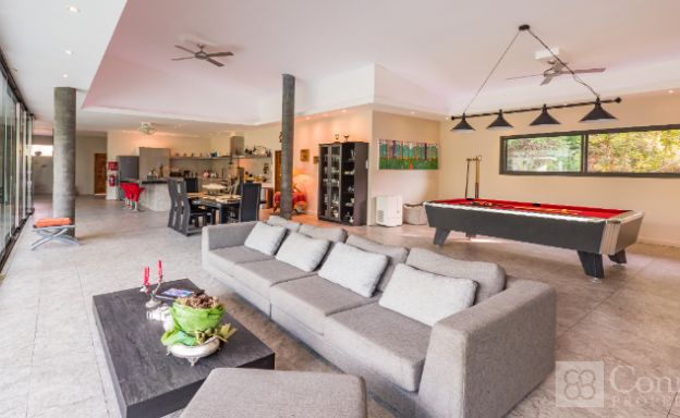 beachside-villa-for-sale-koh-samui-big-garden